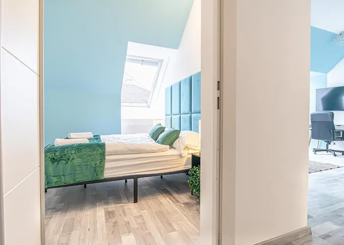 Stylish 2br & Living Room, Heart Of Apartment *