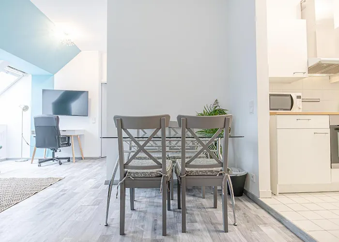 Stylish 2br & Living Room, Heart Of Apartment